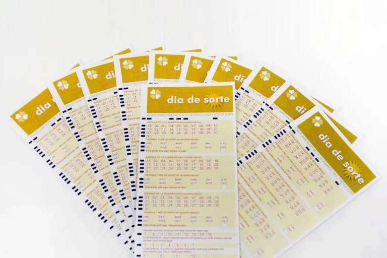 Quantos números devo escolher no Dia de Sorte Caixa para aumentar as chances de ganhar?