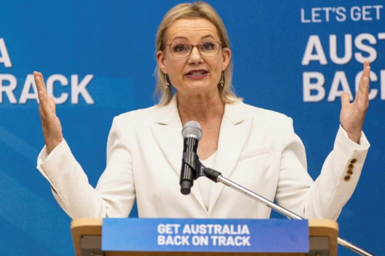 A ministra australiana Sussan Ley adicionou um “s” extra ao nome por causa da numerologia