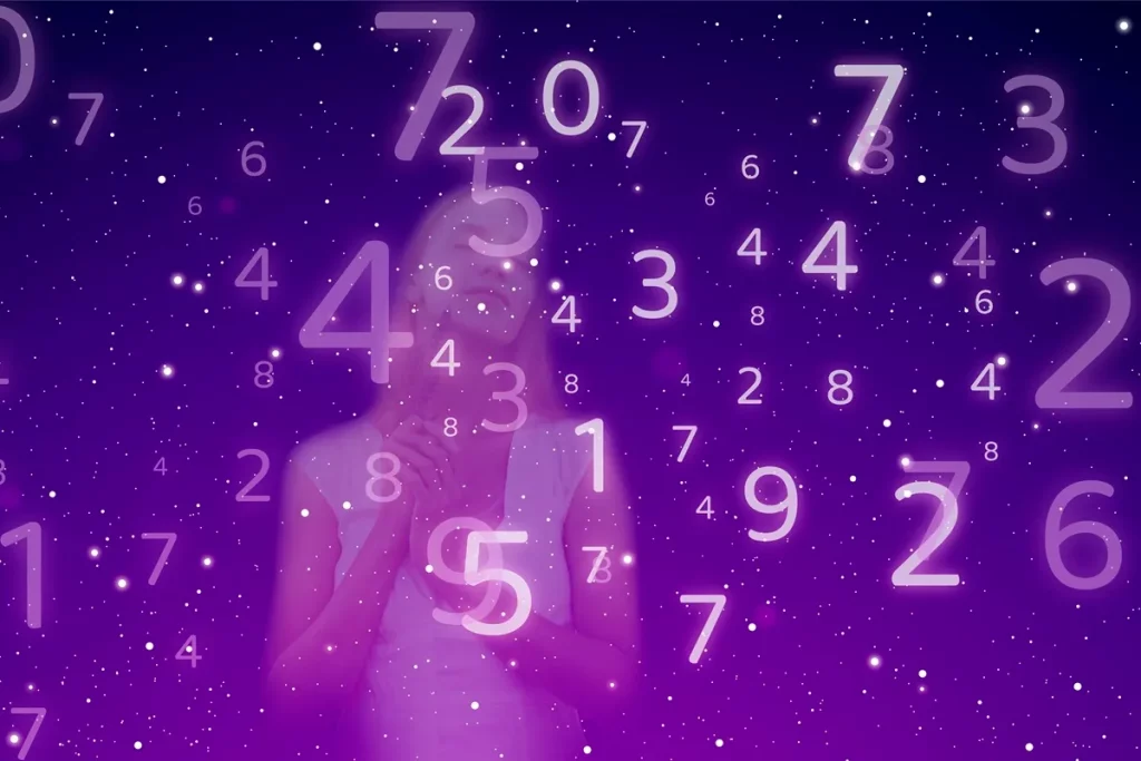 Imagem de uma mulher em meio a números flutuantes sobre um fundo roxo e estrelado, representando a relação entre números e superstições.
