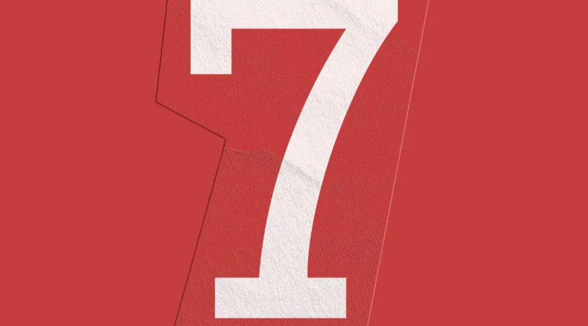 número 7 branco em destaque sobre fundo vermelho com textura simples